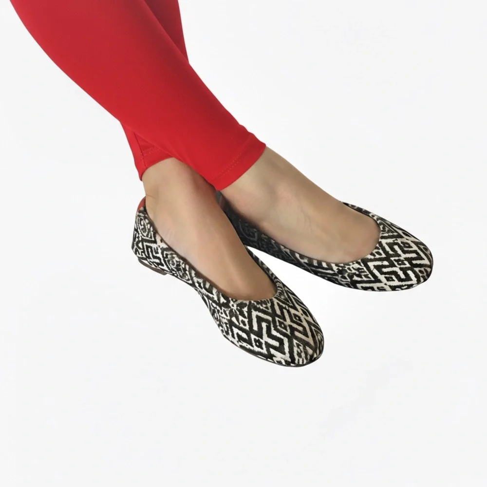 Lucky Brand Black Cream Geometric Knit Ballet Flats Red Heel Tab Size 7